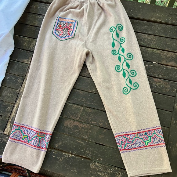 Icaros shipibo embroidered pants and shirt - Picture 12 of 13